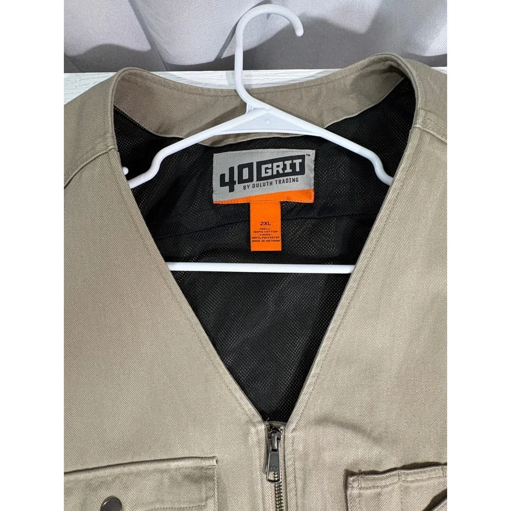 40 Grit by Duluth Trading Co Mens 2XL Khaki Canvas Utility Work Vest Full Zip